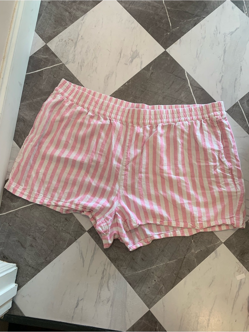 174 Old Navy Pink and White Striped Elastic-Waist Women’s Shorts